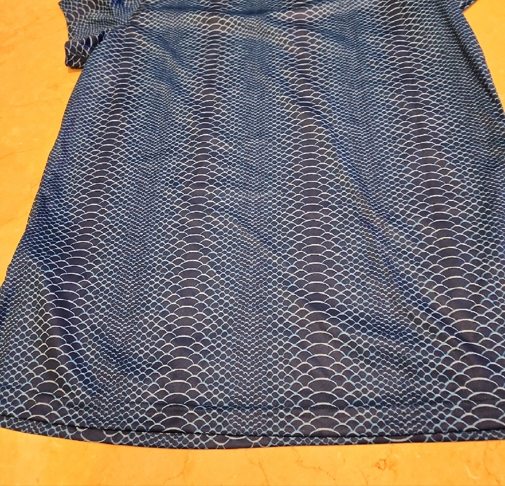 Under Armour Blue Scaled-Pattern V-Neck Performance Tee - Picture 8 of 10